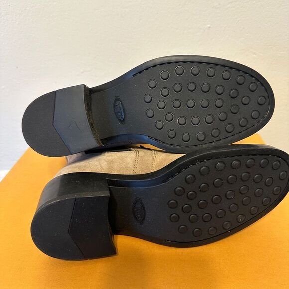 TOD’S Women's Tronchetto  Tan Suede Ankle  Boots size 5 1/2 - Picture 7 of 11